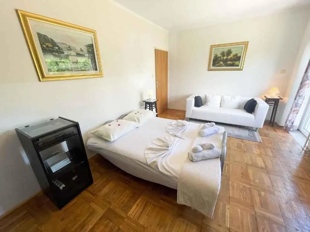 Holiday Home In Jadranovo 42254